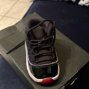 Bred jordan retro 11'a size 4C